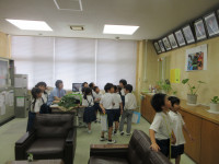 ５